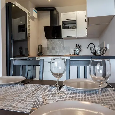 Komfortowy Nadbrzezna Blisko Warszawy Z Parkingiem *